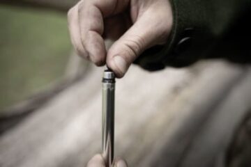 Petromax-Feuer-Kolben-Zunder-einsetzen_fire-plunger-placing-the-tinder-400x267 Petromax Feuer Kolben