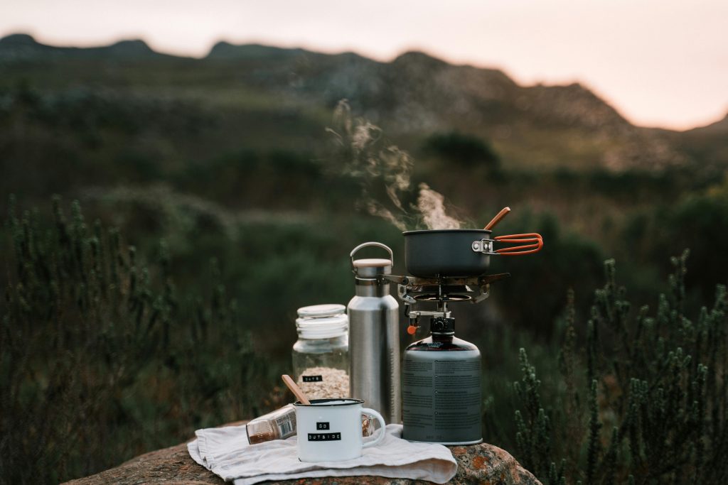 Eine Kochausrüstung für das Camping