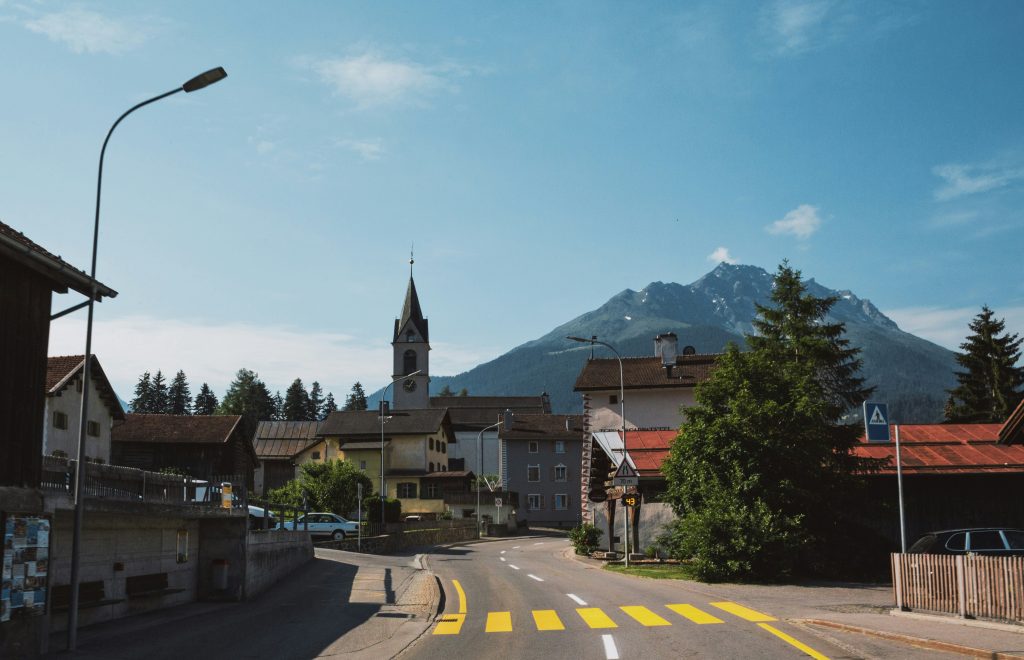 Ein Dorf in den Alpen