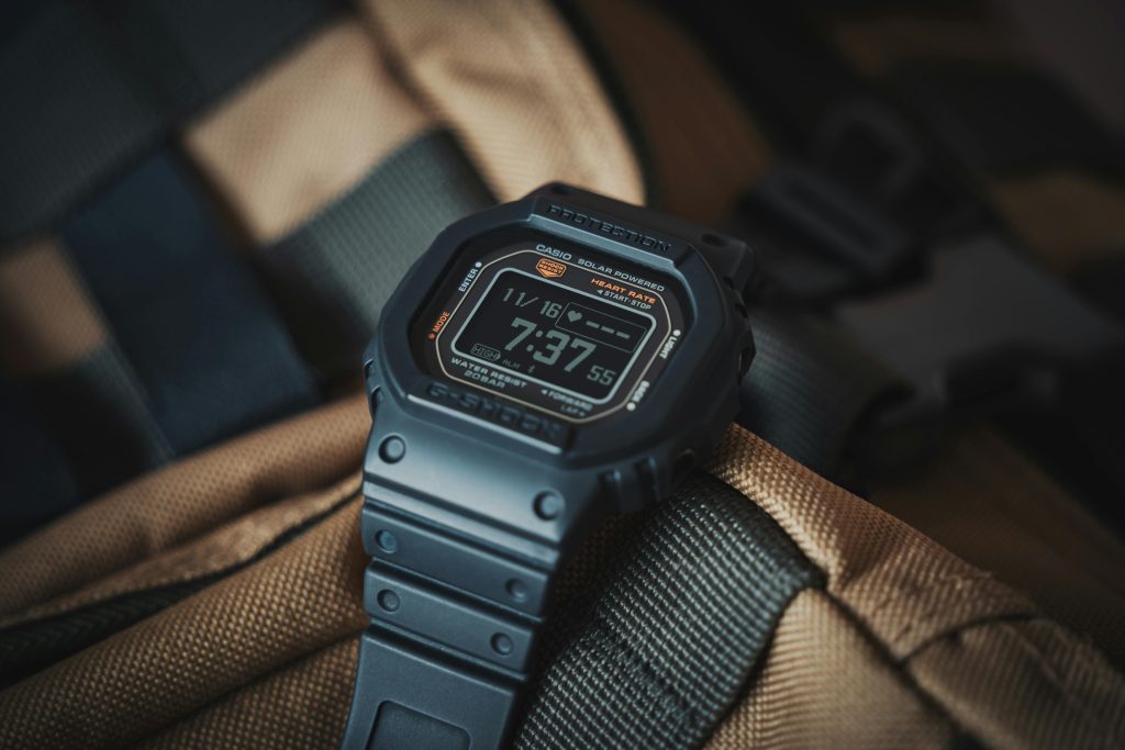 Schwarze Outdoor Uhr